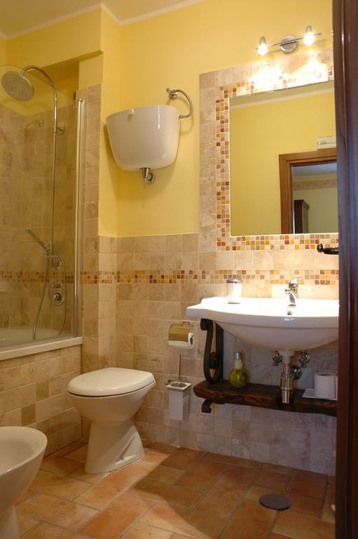 Casale Favilluta Guest House Petrignano Phòng bức ảnh