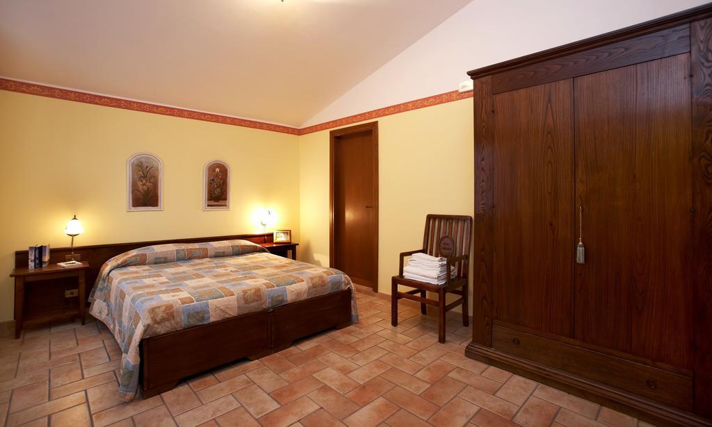 Casale Favilluta Guest House Petrignano Phòng bức ảnh