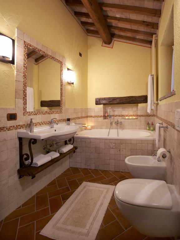 Casale Favilluta Guest House Petrignano Phòng bức ảnh